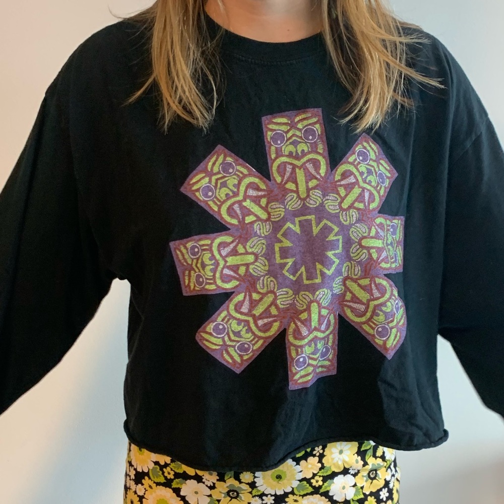 URBAN OUTFITTERS Red Hot Chili Peppers Cropped Long sleeve Tee 🖤